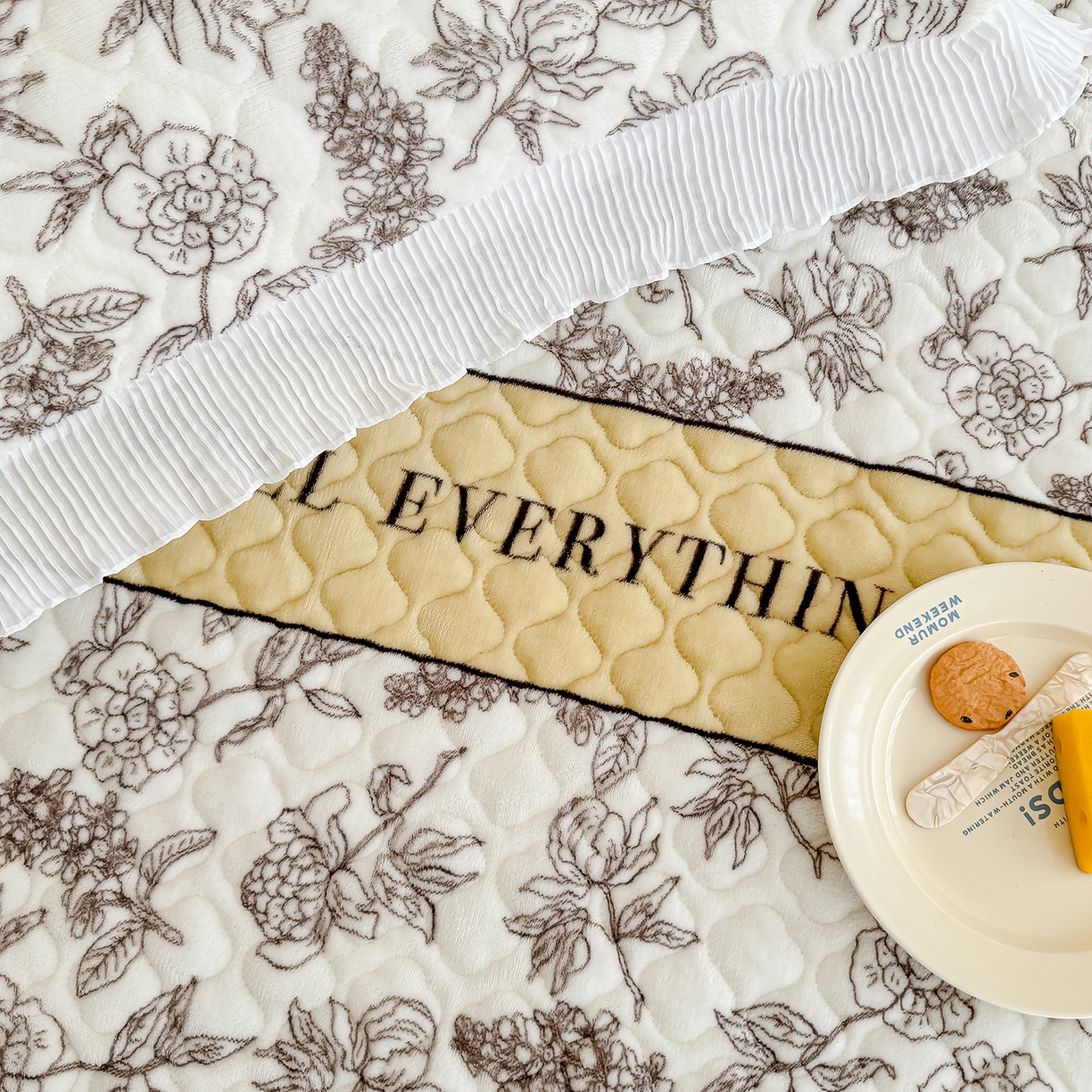 91家纺网 家纺一手货源 找家纺 （总）冬然家纺 2025新款高克重牛奶绒蕾丝花边床盖系列