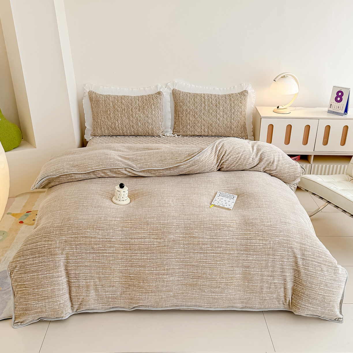 冬然家纺 2025新款高克重牛奶绒蕾丝花边床盖系列 肌理纹-咖