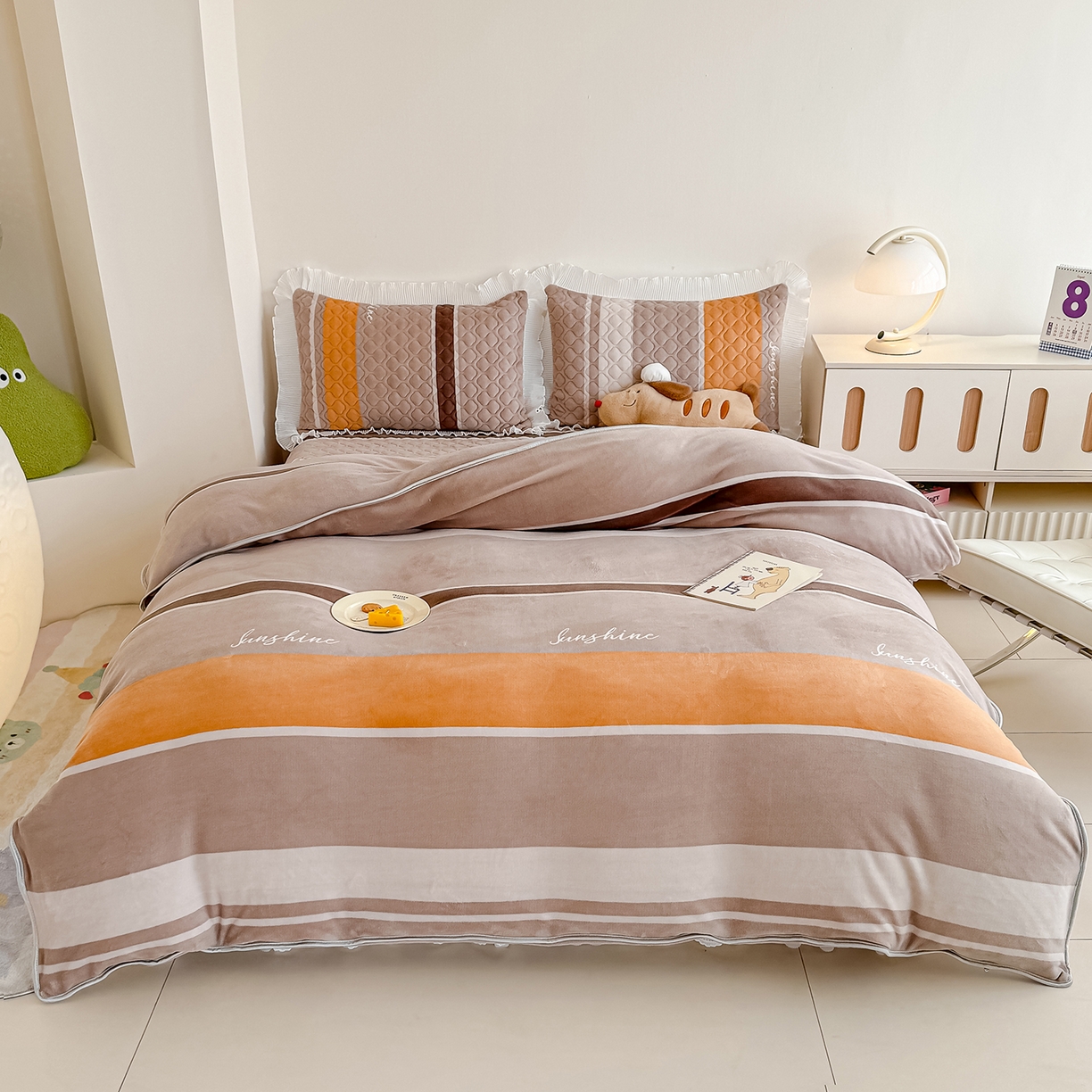 冬然家纺 2025新款高克重牛奶绒蕾丝花边床盖系列 经典条纹