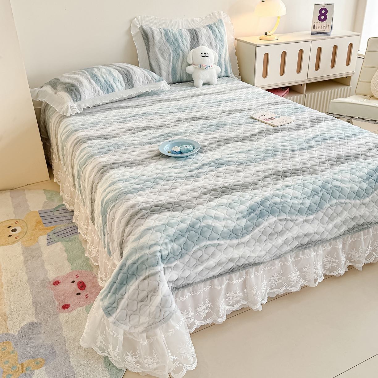 91家纺网 家纺一手货源 找家纺 冬然家纺 2025新款高克重牛奶绒蕾丝花边床盖系列 可可西里