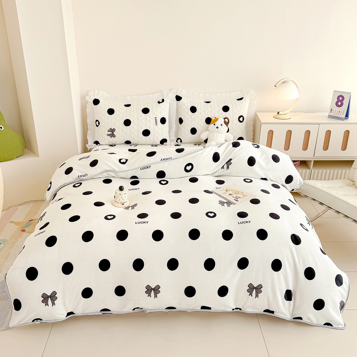 冬然家纺 2025新款高克重牛奶绒蕾丝花边床盖系列 幸运点点