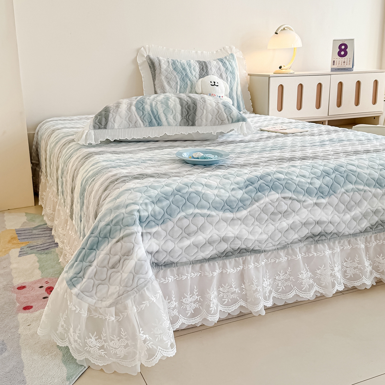 91家纺网 家纺一手货源 找家纺 冬然家纺 2025新款高克重牛奶绒蕾丝花边床盖系列 可可西里