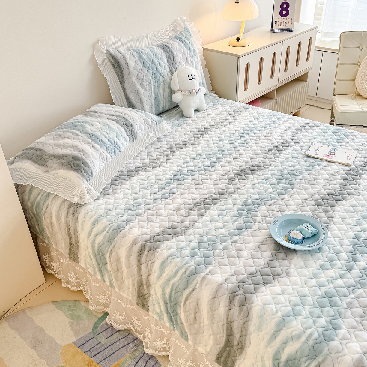 91家纺网 家纺一手货源 找家纺 冬然家纺 2025新款高克重牛奶绒蕾丝花边床盖系列 可可西里