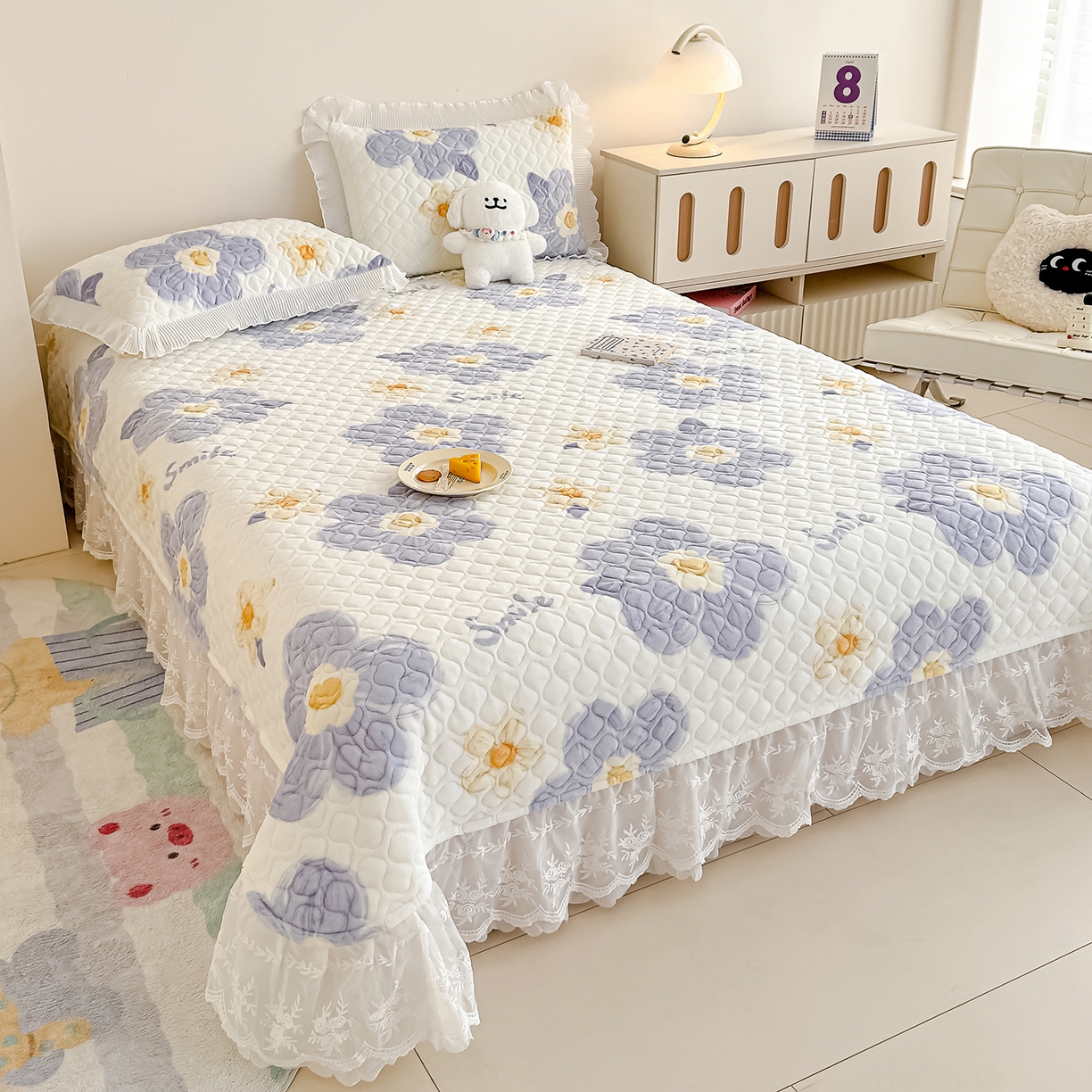 91家纺网 家纺一手货源 找家纺 冬然家纺 2025新款高克重牛奶绒蕾丝花边床盖系列 楼兰花海