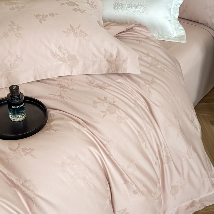 91家纺网 家纺一手货源 找家纺 （总）魅都 2025秋冬全棉厚织长绒棉磨毛立体浮雕提花四件套全棉四件套遇见花海