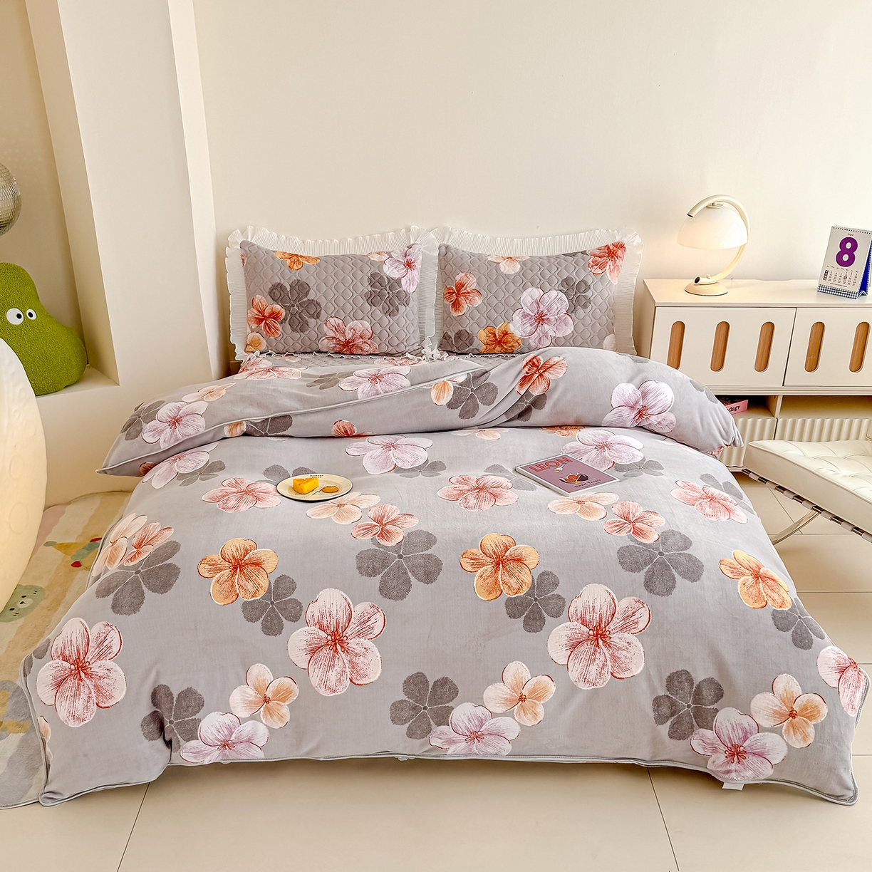 冬然家纺 2025新款高克重牛奶绒蕾丝花边床盖系列 朵朵花香