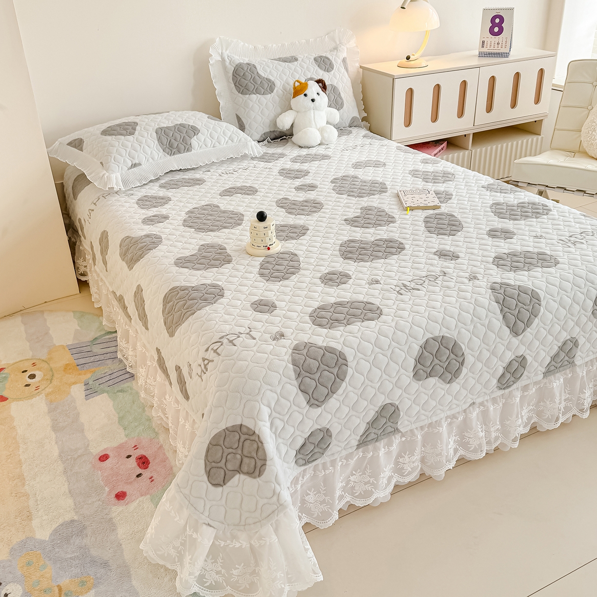 91家纺网 家纺一手货源 找家纺 冬然家纺 2025新款高克重牛奶绒蕾丝花边床盖系列 奶油布丁