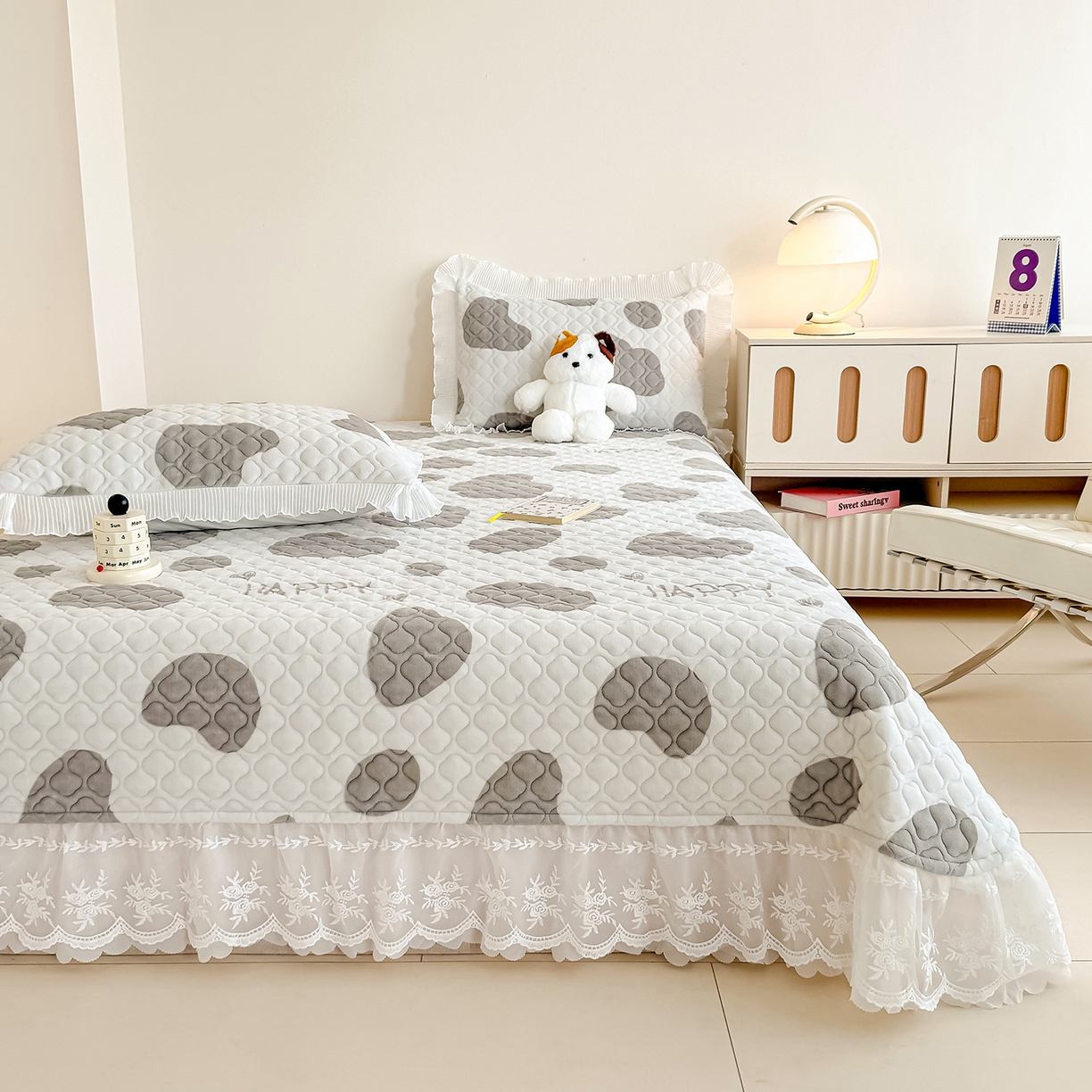 91家纺网 家纺一手货源 找家纺 冬然家纺 2025新款高克重牛奶绒蕾丝花边床盖系列 奶油布丁