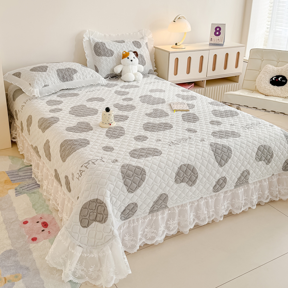 91家纺网 家纺一手货源 找家纺 冬然家纺 2025新款高克重牛奶绒蕾丝花边床盖系列 奶油布丁