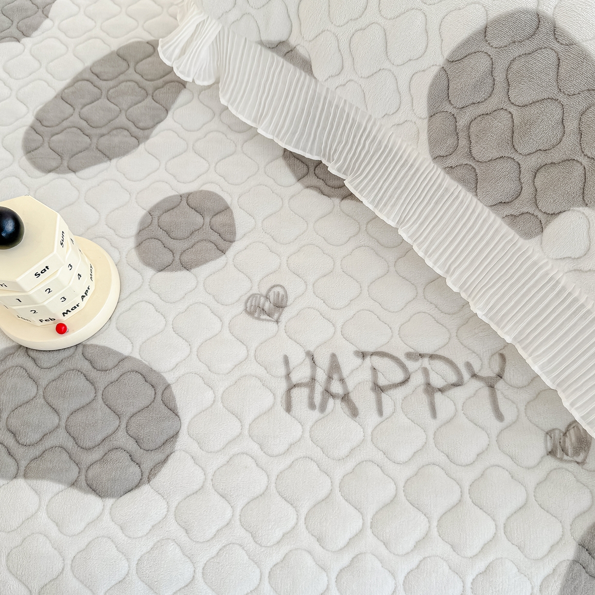 91家纺网 家纺一手货源 找家纺 冬然家纺 2025新款高克重牛奶绒蕾丝花边床盖系列 奶油布丁