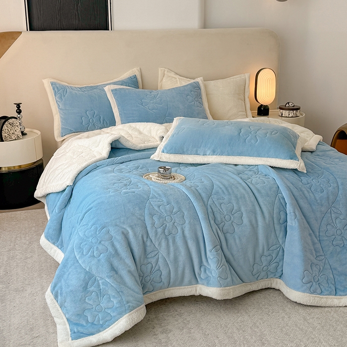 91家纺网 家纺一手货源 找家纺 青竹苑 2025新款A类婴儿绒北极绒羽丝棉三层夹棉盖毯多功能盖毯 天蓝