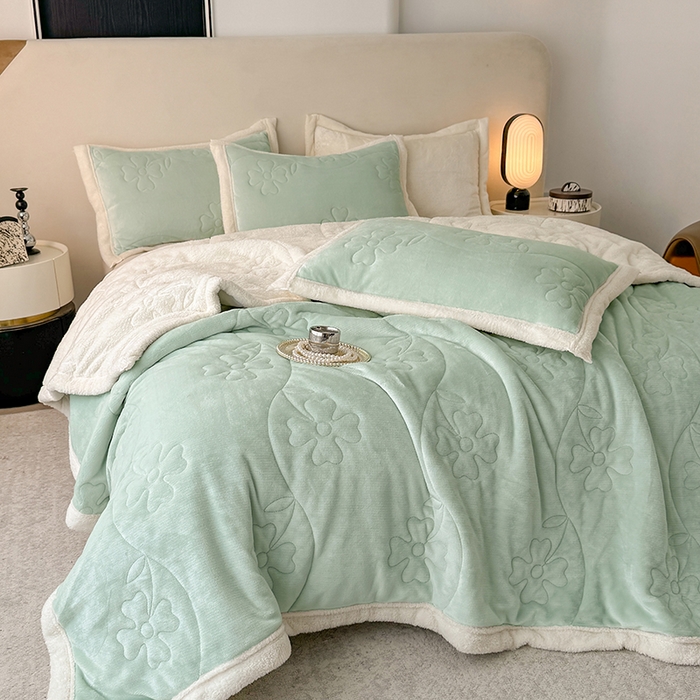 91家纺网 家纺一手货源 找家纺 青竹苑 2025新款A类婴儿绒北极绒羽丝棉三层夹棉盖毯多功能盖毯 翠绿