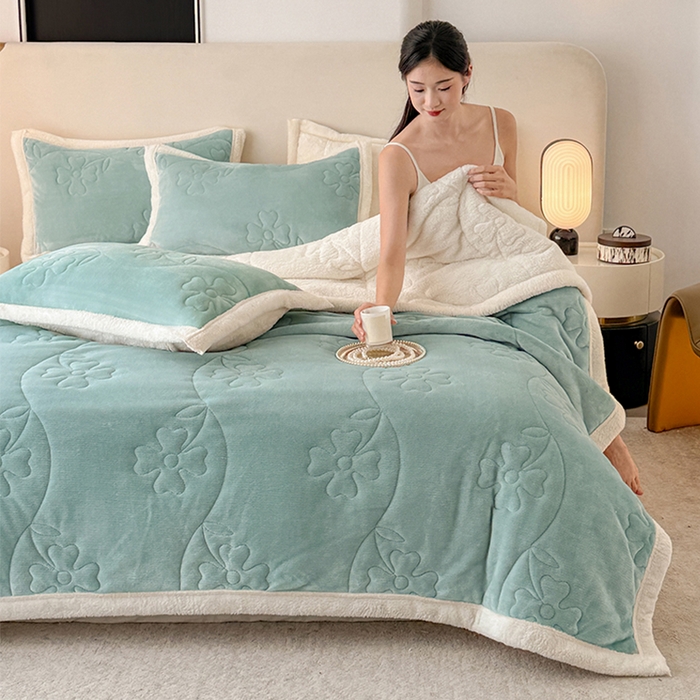 91家纺网 家纺一手货源 找家纺 青竹苑 2025新款A类婴儿绒北极绒羽丝棉三层夹棉盖毯多功能盖毯 湖绿