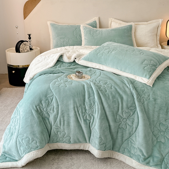 91家纺网 家纺一手货源 找家纺 青竹苑 2025新款A类婴儿绒北极绒羽丝棉三层夹棉盖毯多功能盖毯 湖绿