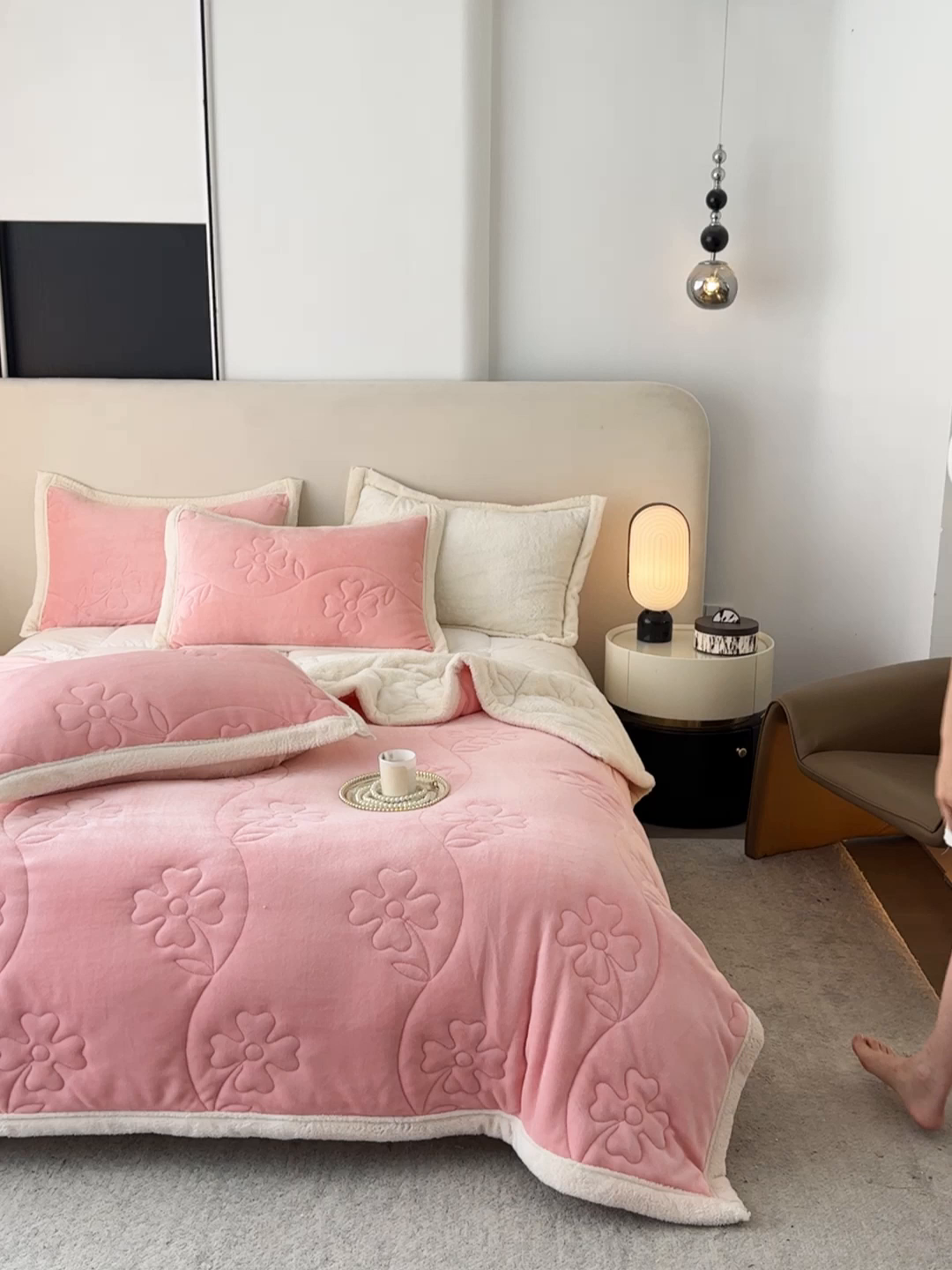 91家纺网 家纺一手货源 找家纺 青竹苑 2025新款A类婴儿绒北极绒羽丝棉三层夹棉盖毯多功能盖毯 玉粉