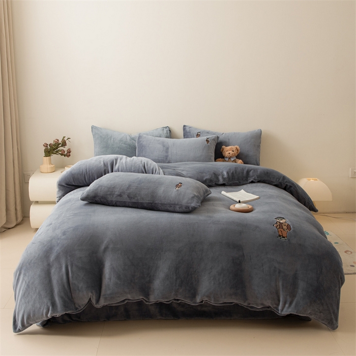 91家纺网 家纺一手货源 找家纺 （总）恋绒家纺 2025新款小熊牛奶绒四件套卡通被套宿舍学生三件套