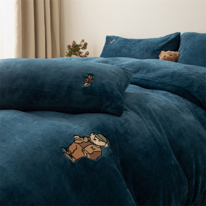 91家纺网 家纺一手货源 找家纺 （总）恋绒家纺 2025新款小熊牛奶绒四件套卡通被套宿舍学生三件套