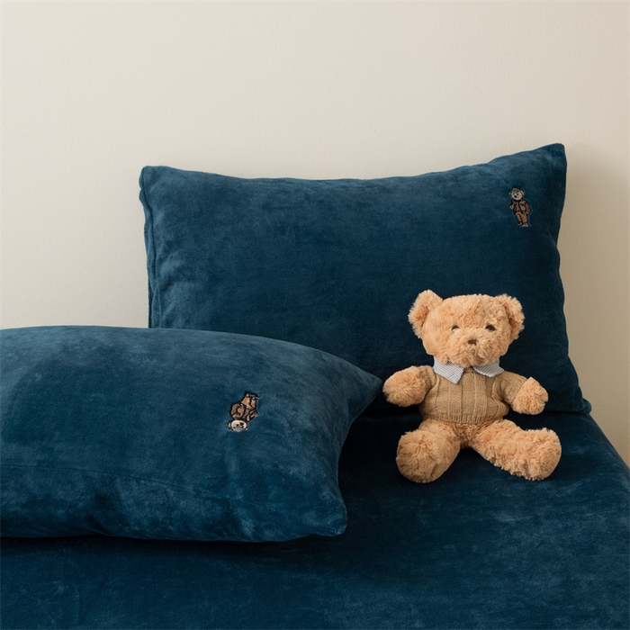 91家纺网 家纺一手货源 找家纺 （总）恋绒家纺 2025新款小熊牛奶绒四件套卡通被套宿舍学生三件套