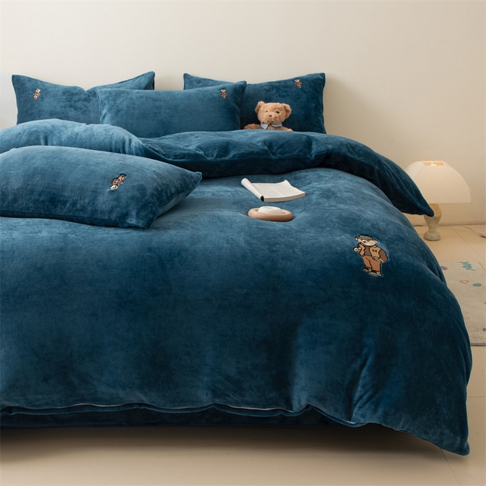 91家纺网 家纺一手货源 找家纺 恋绒家纺 2025新款小熊牛奶绒四件套卡通被套宿舍学生三件套 小熊先生-宝石蓝