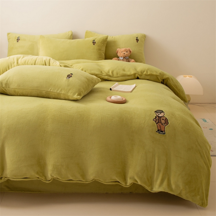 91家纺网 家纺一手货源 找家纺 恋绒家纺 2025新款小熊牛奶绒四件套卡通被套宿舍学生三件套 小熊先生-果绿