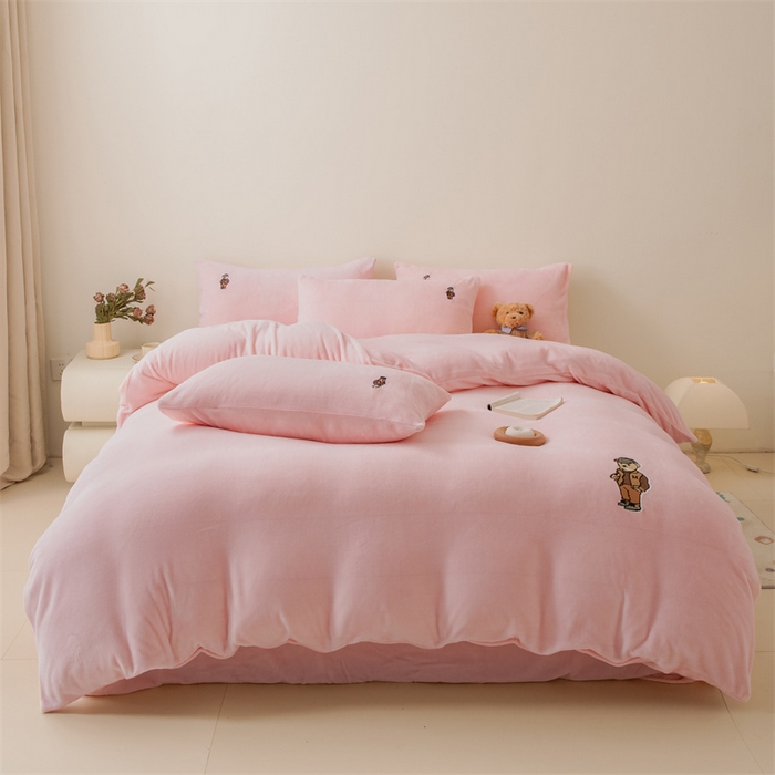 恋绒家纺 2025新款小熊牛奶绒四件套卡通被套宿舍学生三件套 小熊先生-粉玉
