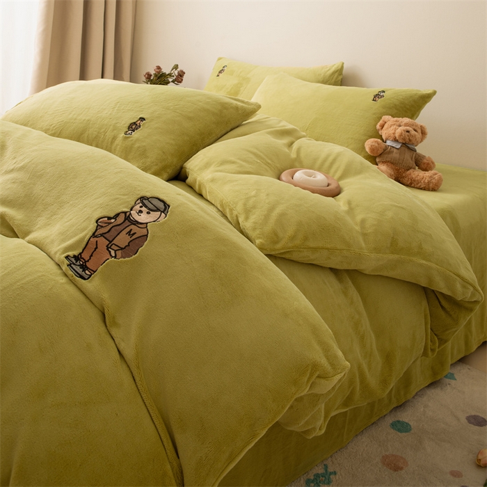 91家纺网 家纺一手货源 找家纺 恋绒家纺 2025新款小熊牛奶绒四件套卡通被套宿舍学生三件套 小熊先生-果绿
