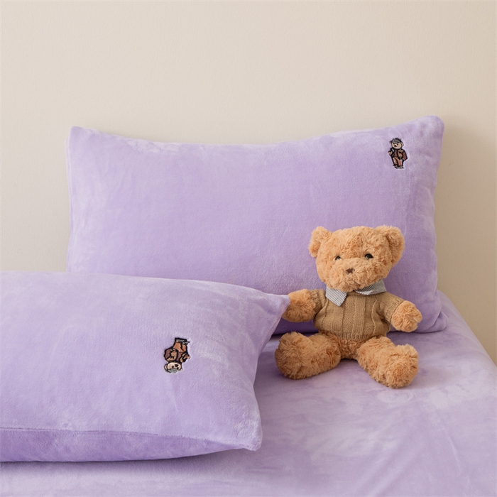 91家纺网 家纺一手货源 找家纺 恋绒家纺 2025新款小熊牛奶绒四件套卡通被套宿舍学生三件套 小熊先生-莫奈紫