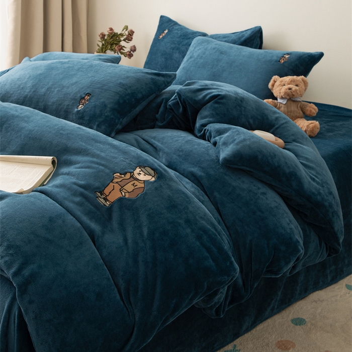 91家纺网 家纺一手货源 找家纺 恋绒家纺 2025新款小熊牛奶绒四件套卡通被套宿舍学生三件套 小熊先生-宝石蓝