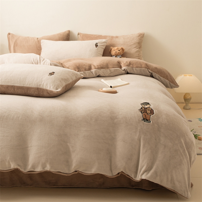91家纺网 家纺一手货源 找家纺 恋绒家纺 2025新款小熊牛奶绒四件套卡通被套宿舍学生三件套 小熊先生-米咖+深咖