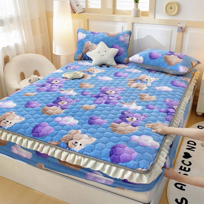 91家纺网 家纺一手货源 找家纺 （总）情煊家纺 2025新款保暖牛奶绒夹棉床笠-花边款