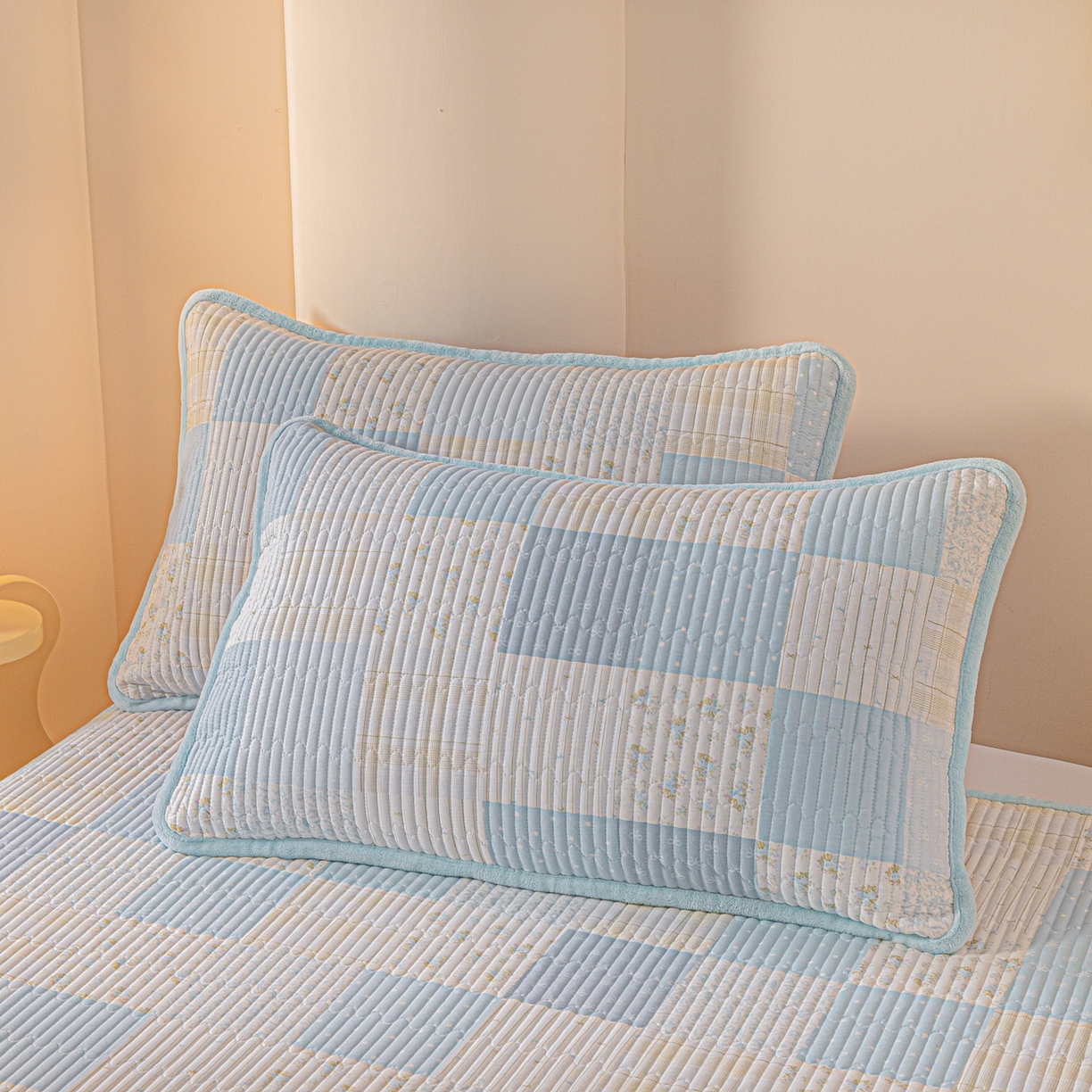 91家纺网 家纺一手货源 找家纺 恒尚居 2025新款全棉牛奶绒床盖四季可用纯棉夹棉床单床褥垫三件套-秋冬款系列一 芳菲-蓝【A纯棉-B牛奶绒】