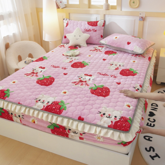 91家纺网 家纺一手货源 找家纺 （总）情煊家纺 2025新款保暖牛奶绒夹棉床笠-花边款