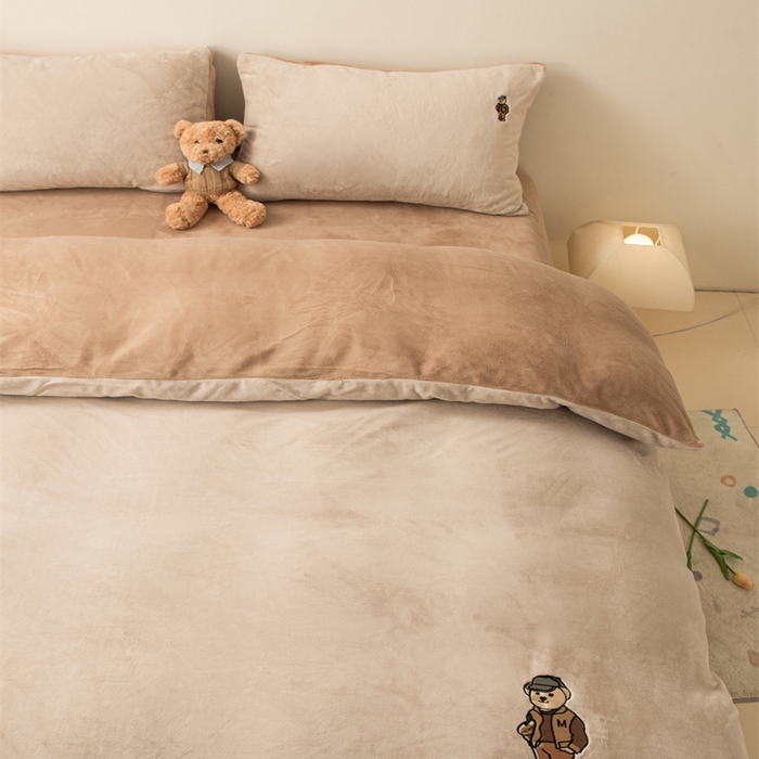 91家纺网 家纺一手货源 找家纺 恋绒家纺 2025新款小熊牛奶绒四件套卡通被套宿舍学生三件套 小熊先生-米咖+深咖