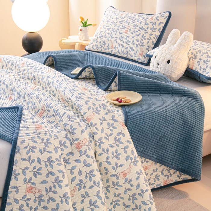 91家纺网 家纺一手货源 找家纺 恒尚居 2025新款全棉牛奶绒床盖四季可用纯棉夹棉床单床褥垫三件套-秋冬款系列一 菲菲兔【A纯棉-B牛奶绒】