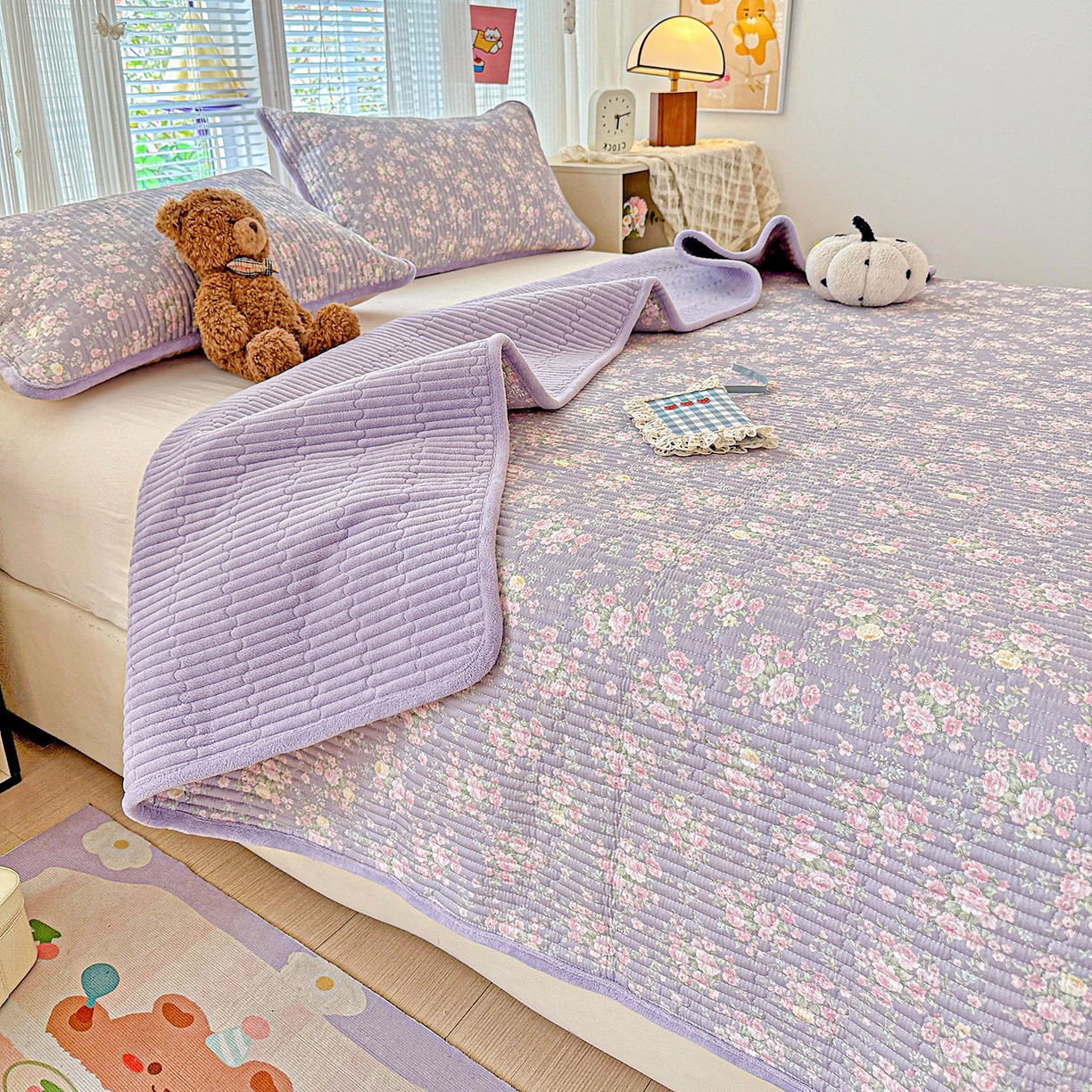 91家纺网 家纺一手货源 找家纺 恒尚居 2025新款全棉牛奶绒床盖四季可用纯棉夹棉床单床褥垫三件套-秋冬款系列一 花田物语【A纯棉-B牛奶绒】