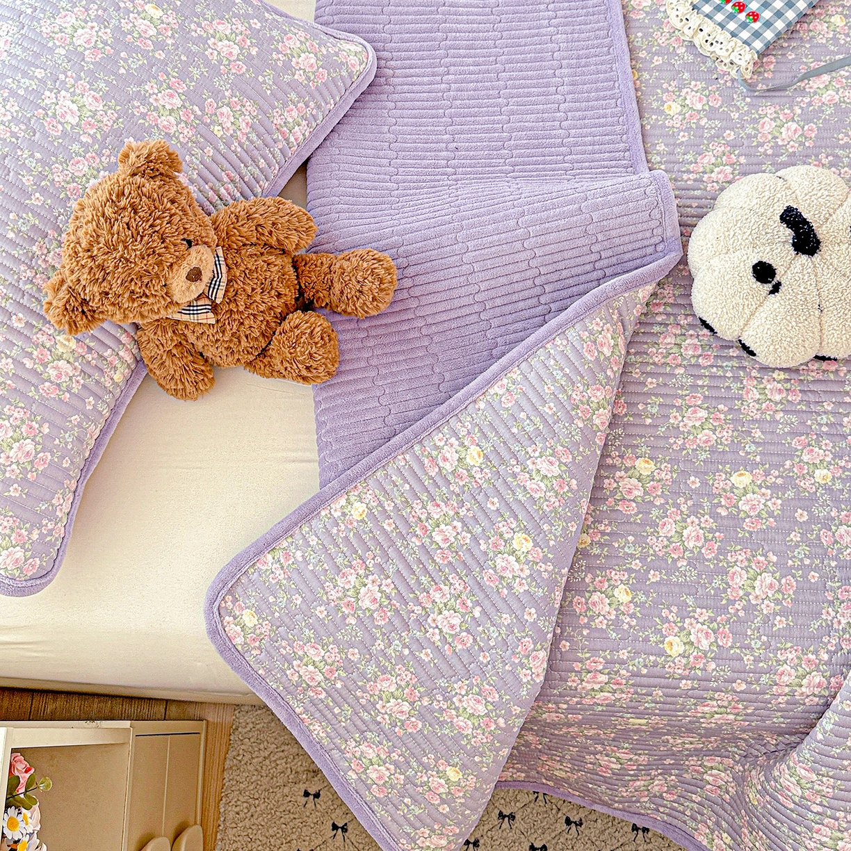 91家纺网 家纺一手货源 找家纺 恒尚居 2025新款全棉牛奶绒床盖四季可用纯棉夹棉床单床褥垫三件套-秋冬款系列一 花田物语【A纯棉-B牛奶绒】