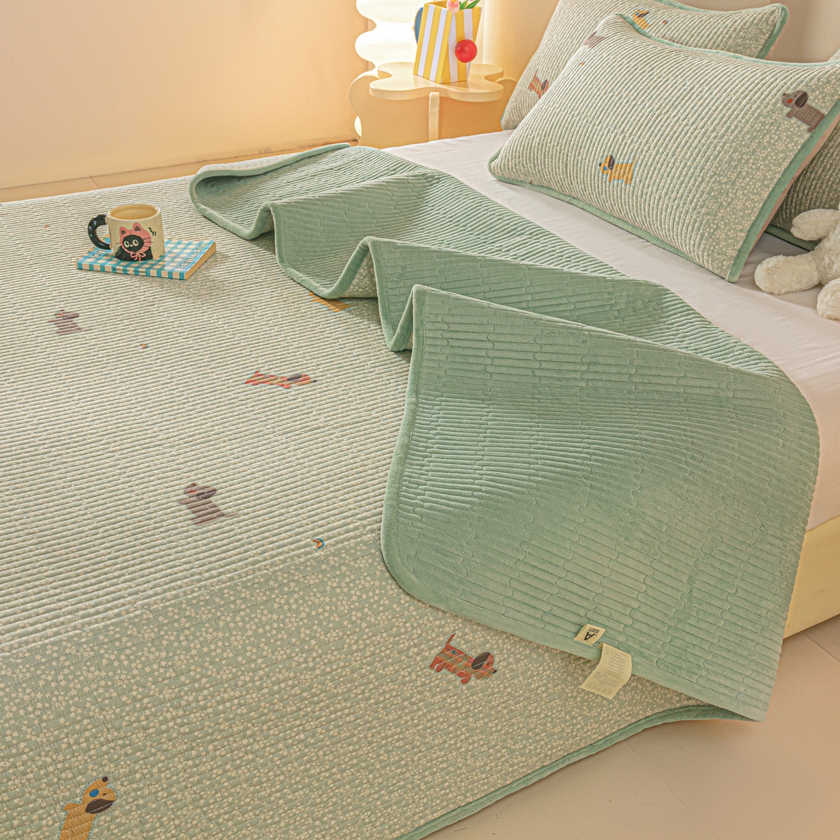 91家纺网 家纺一手货源 找家纺 恒尚居 2025新款全棉牛奶绒床盖四季可用纯棉夹棉床单床褥垫三件套-秋冬款系列一 布丁狗【A纯棉-B牛奶绒】