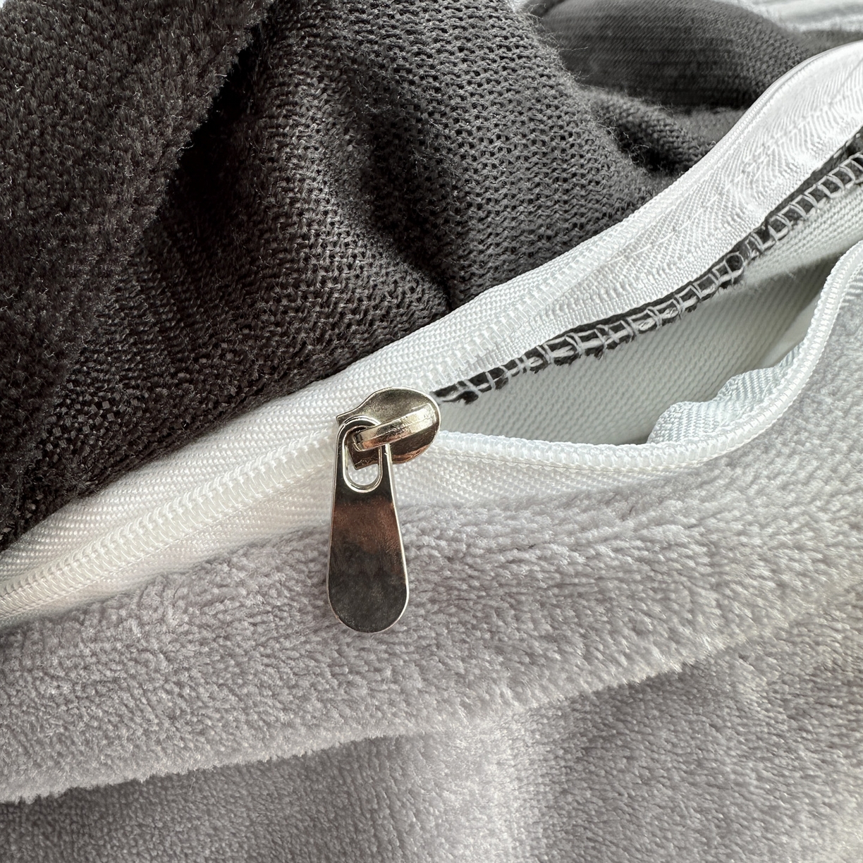 91家纺网 家纺一手货源 找家纺 （总）耀悦家纺 2025新款着色雕花黑边牛奶绒四件套-永恒蝴蝶系列