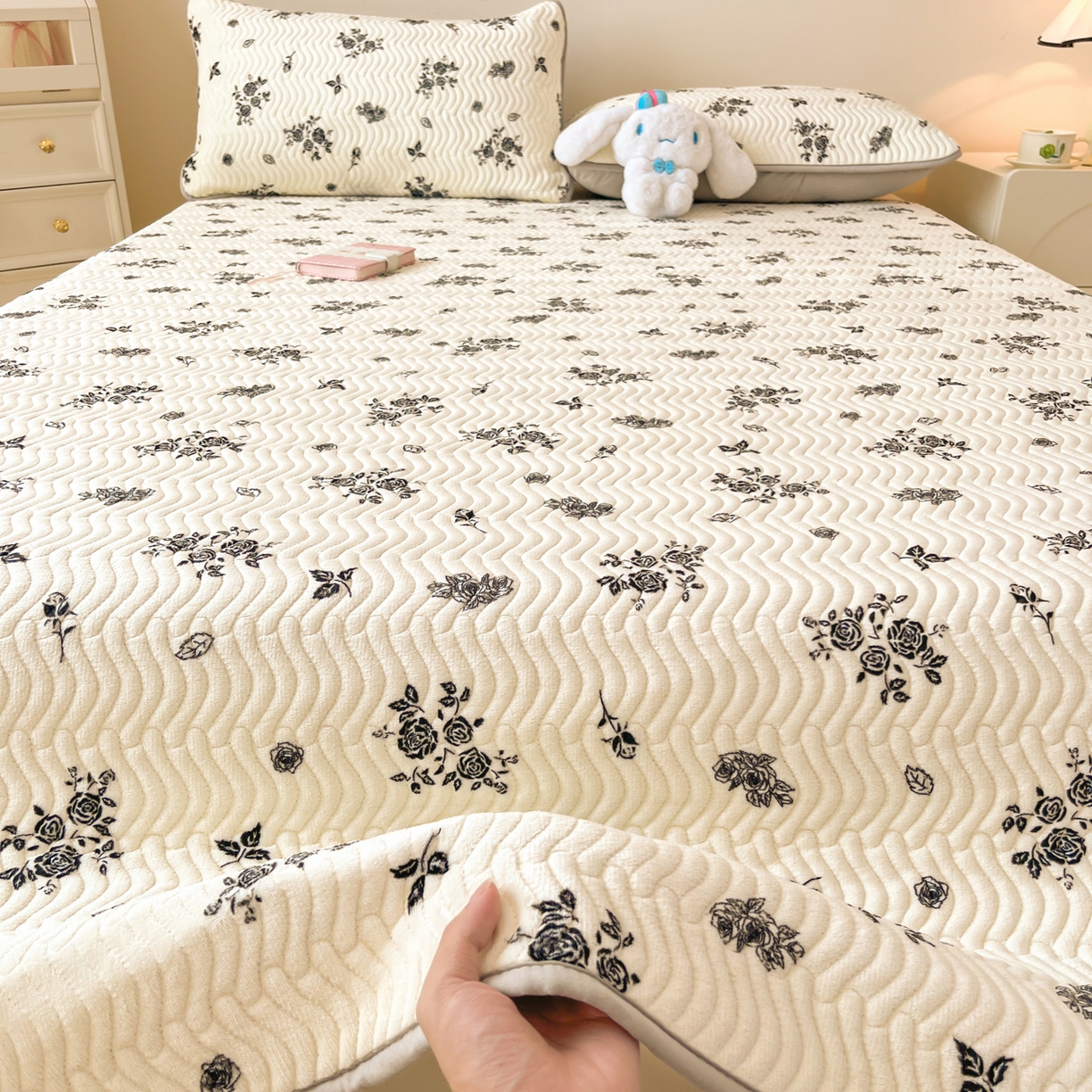 91家纺网 家纺一手货源 找家纺 （总）酱子 2025新款牛奶绒印花床盖四季通用