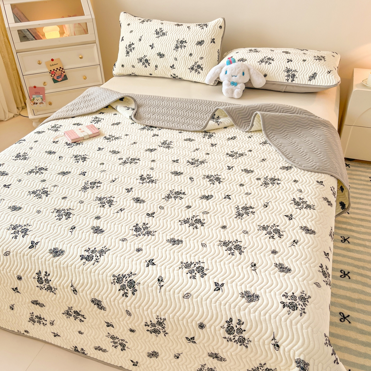 91家纺网 家纺一手货源 找家纺 （总）酱子 2025新款牛奶绒印花床盖四季通用