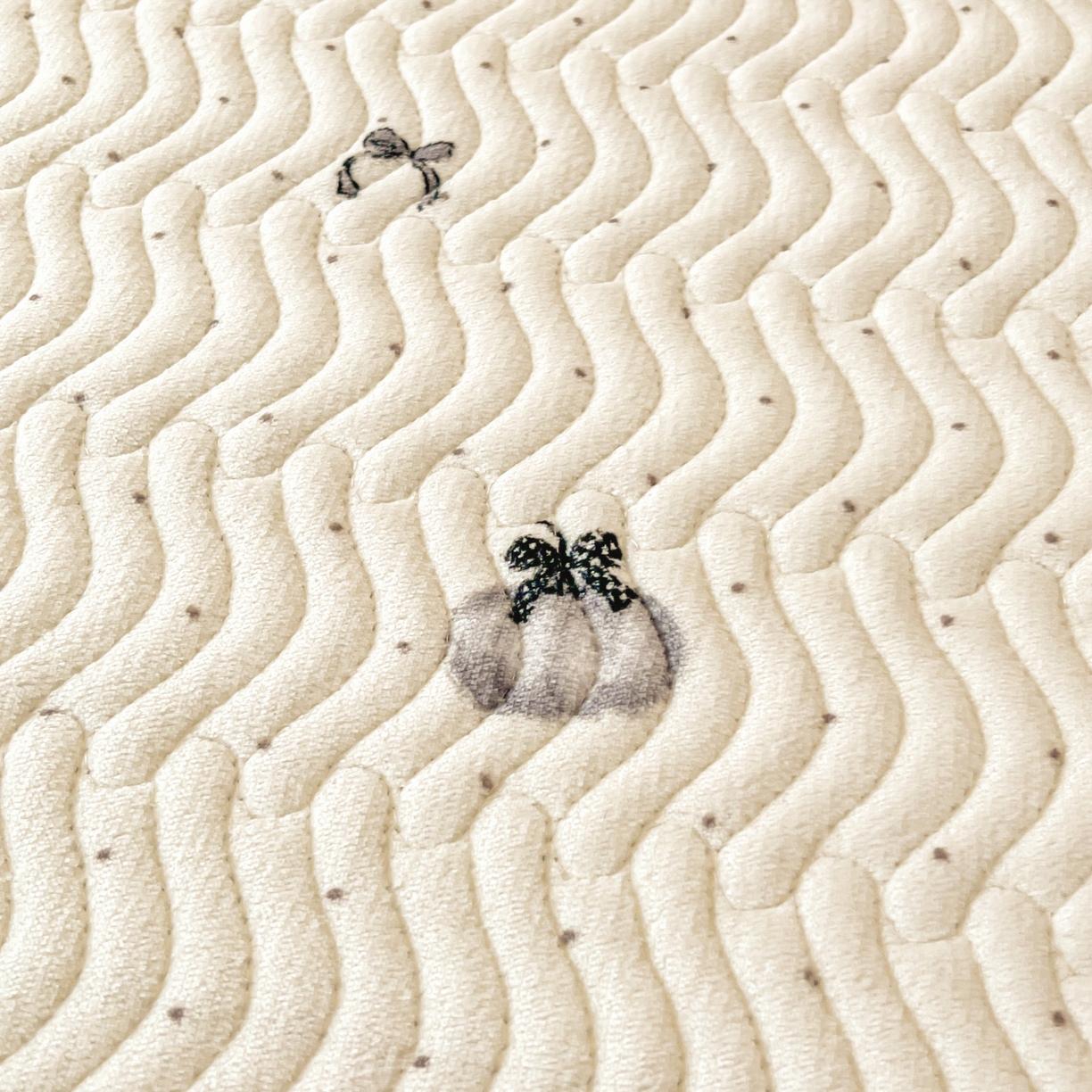 91家纺网 家纺一手货源 找家纺 酱子 2025新款牛奶绒印花床盖四季通用 床盖-简韵南瓜