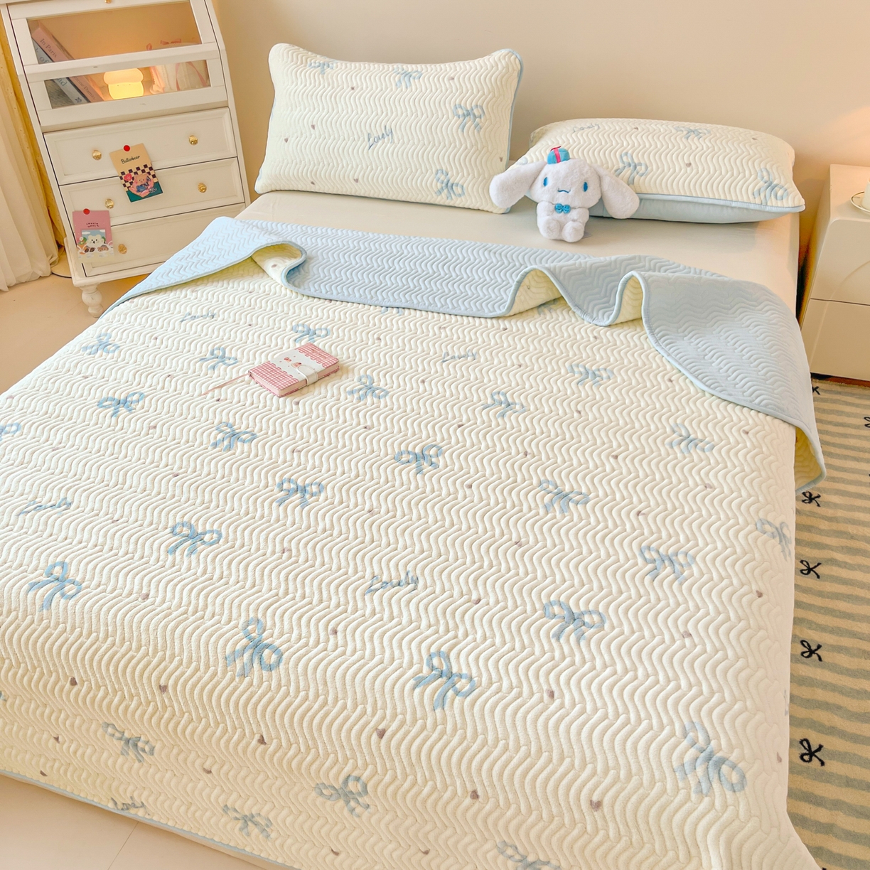 91家纺网 家纺一手货源 找家纺 酱子 2025新款牛奶绒印花床盖四季通用 床盖-蓝调逸境