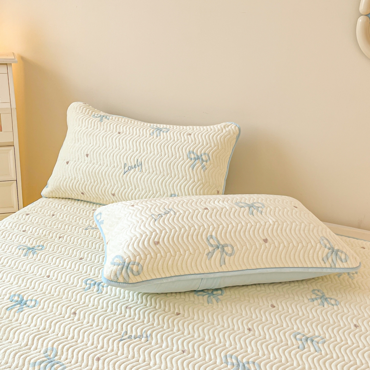 91家纺网 家纺一手货源 找家纺 酱子 2025新款牛奶绒印花床盖四季通用 床盖-蓝调逸境