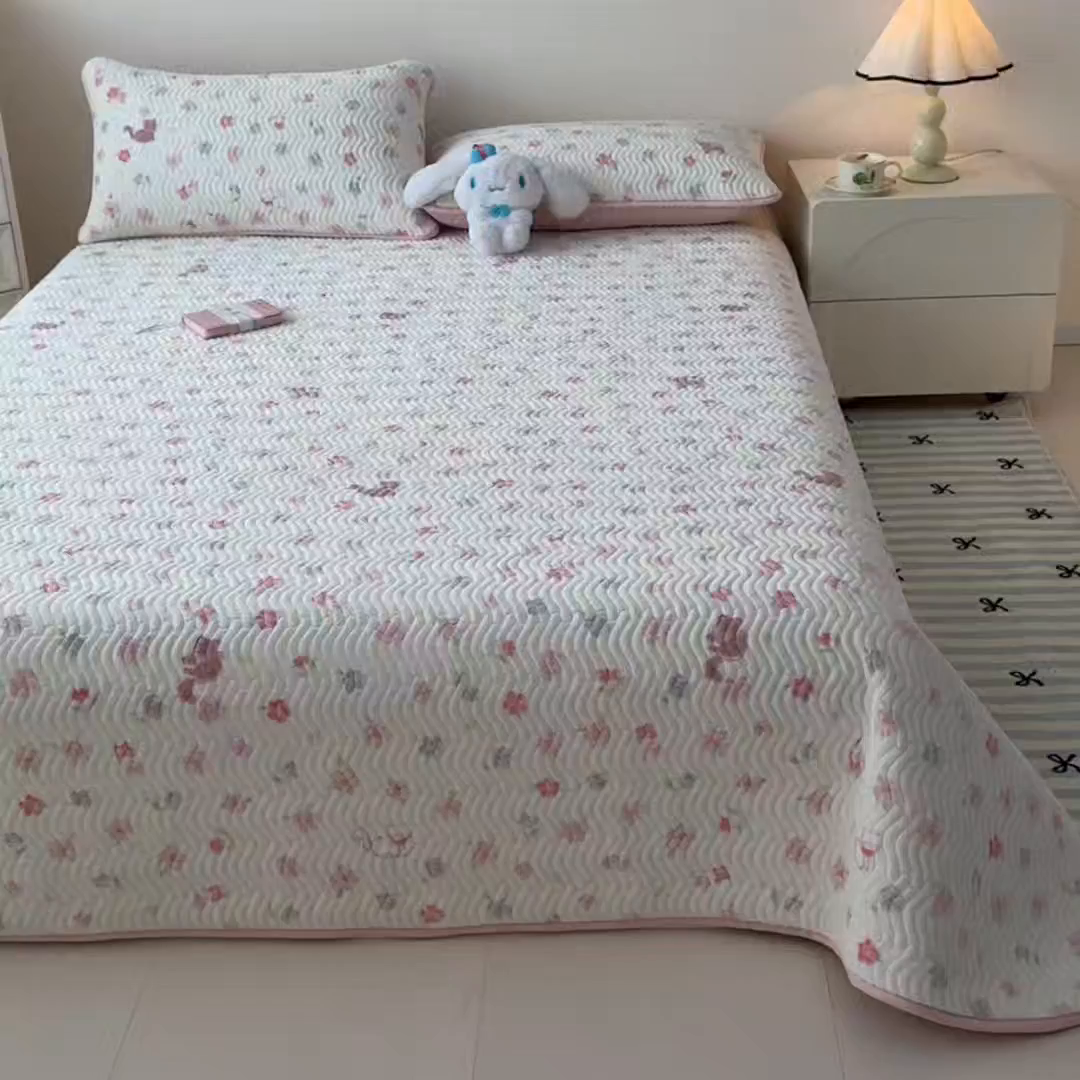 91家纺网 家纺一手货源 找家纺 酱子 2025新款牛奶绒印花床盖四季通用 床盖-碎花猫猫