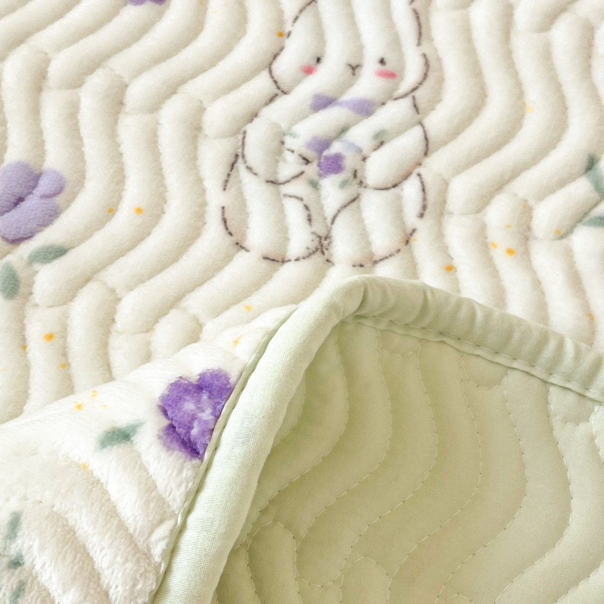 91家纺网 家纺一手货源 找家纺 酱子 2025新款牛奶绒印花床盖四季通用 床盖-兔眠花笺