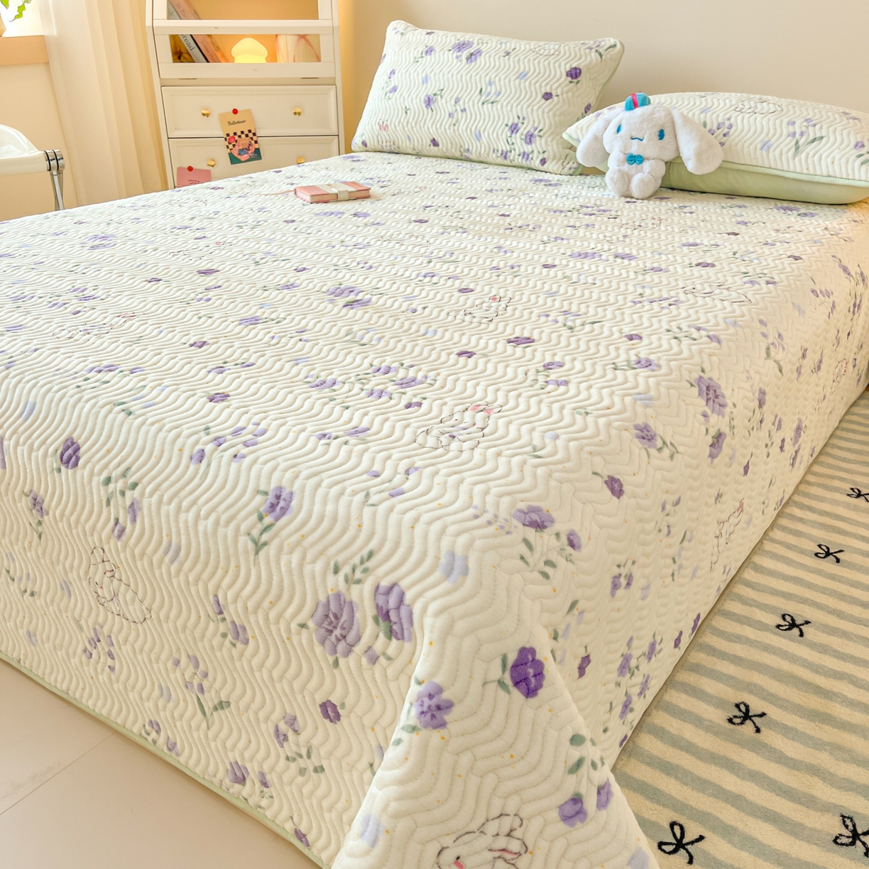 91家纺网 家纺一手货源 找家纺 酱子 2025新款牛奶绒印花床盖四季通用 床盖-兔眠花笺