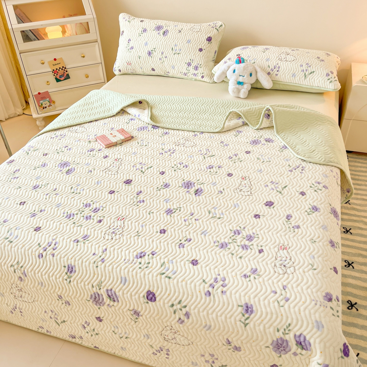 91家纺网 家纺一手货源 找家纺 酱子 2025新款牛奶绒印花床盖四季通用 床盖-兔眠花笺