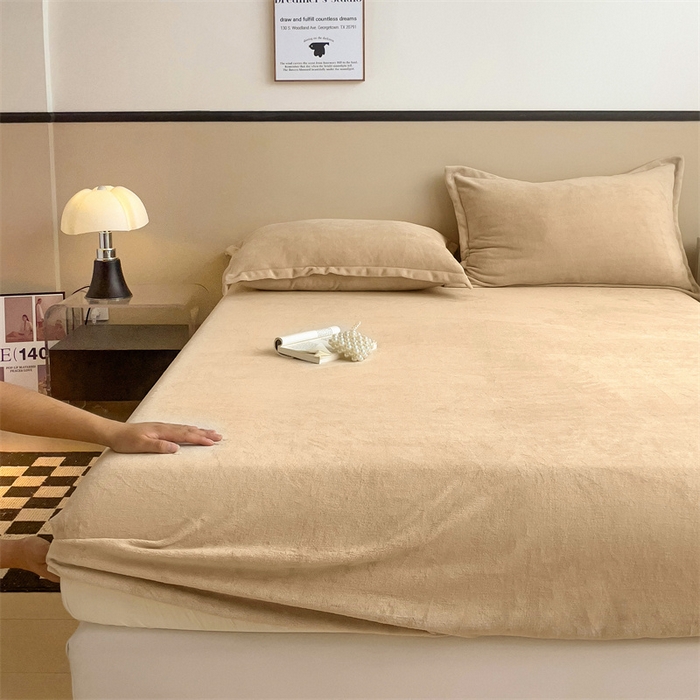 91家纺网 家纺一手货源 找家纺 （总）名兮家居 2025新款高克重加厚纯色牛奶绒床笠床单