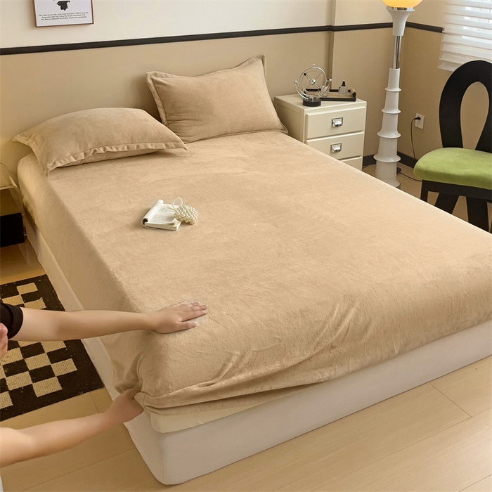 91家纺网 家纺一手货源 找家纺 （总）名兮家居 2025新款高克重加厚纯色牛奶绒床笠床单