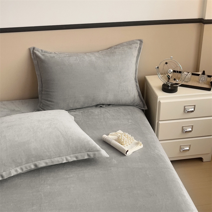 91家纺网 家纺一手货源 找家纺 名兮家居 2025新款高克重加厚纯色牛奶绒床笠床单 素色-绅士灰